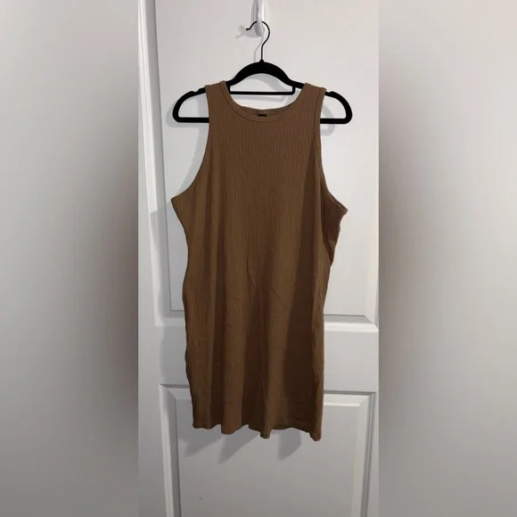 Sleeveless Tan Dress - Picture 3 of 3